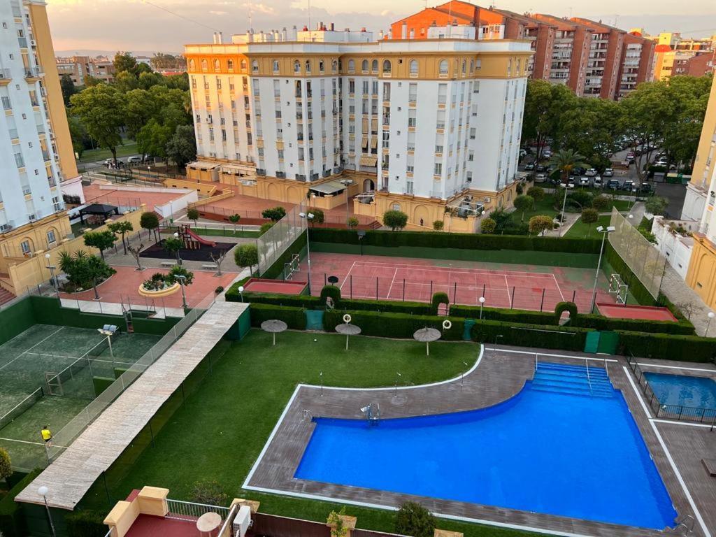 Luxury Apartment In Seville With Pool Kültér fotó