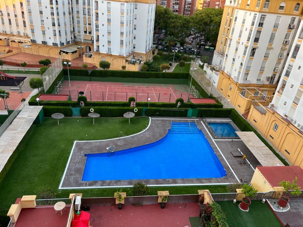 Luxury Apartment In Seville With Pool Kültér fotó